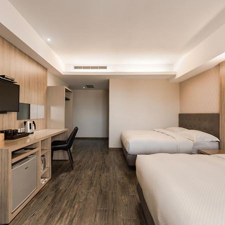The Riverside Hotel International Kaohsiung Esterno foto