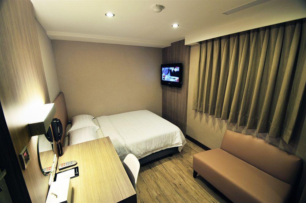 The Riverside Hotel International Kaohsiung Esterno foto
