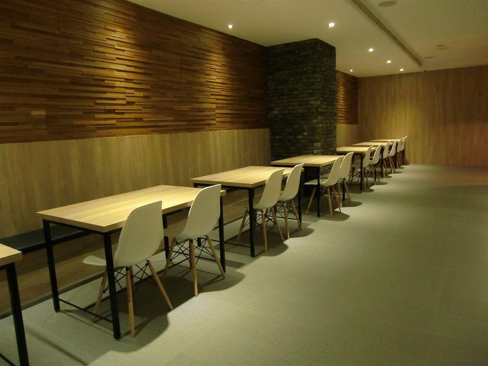 The Riverside Hotel International Kaohsiung Esterno foto