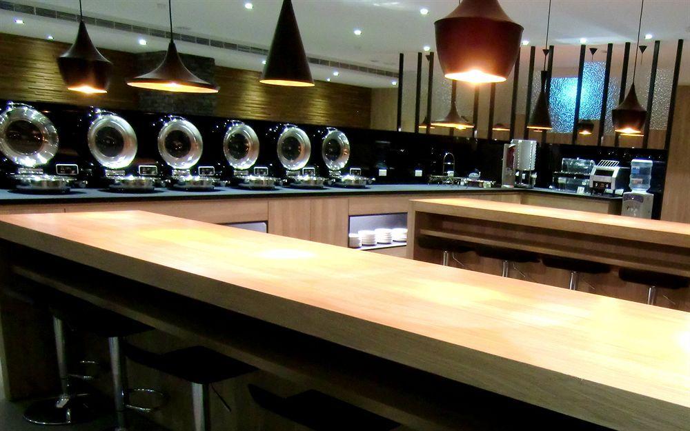 The Riverside Hotel International Kaohsiung Esterno foto