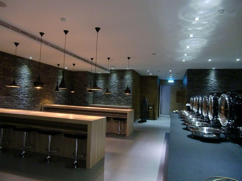 The Riverside Hotel International Kaohsiung Esterno foto