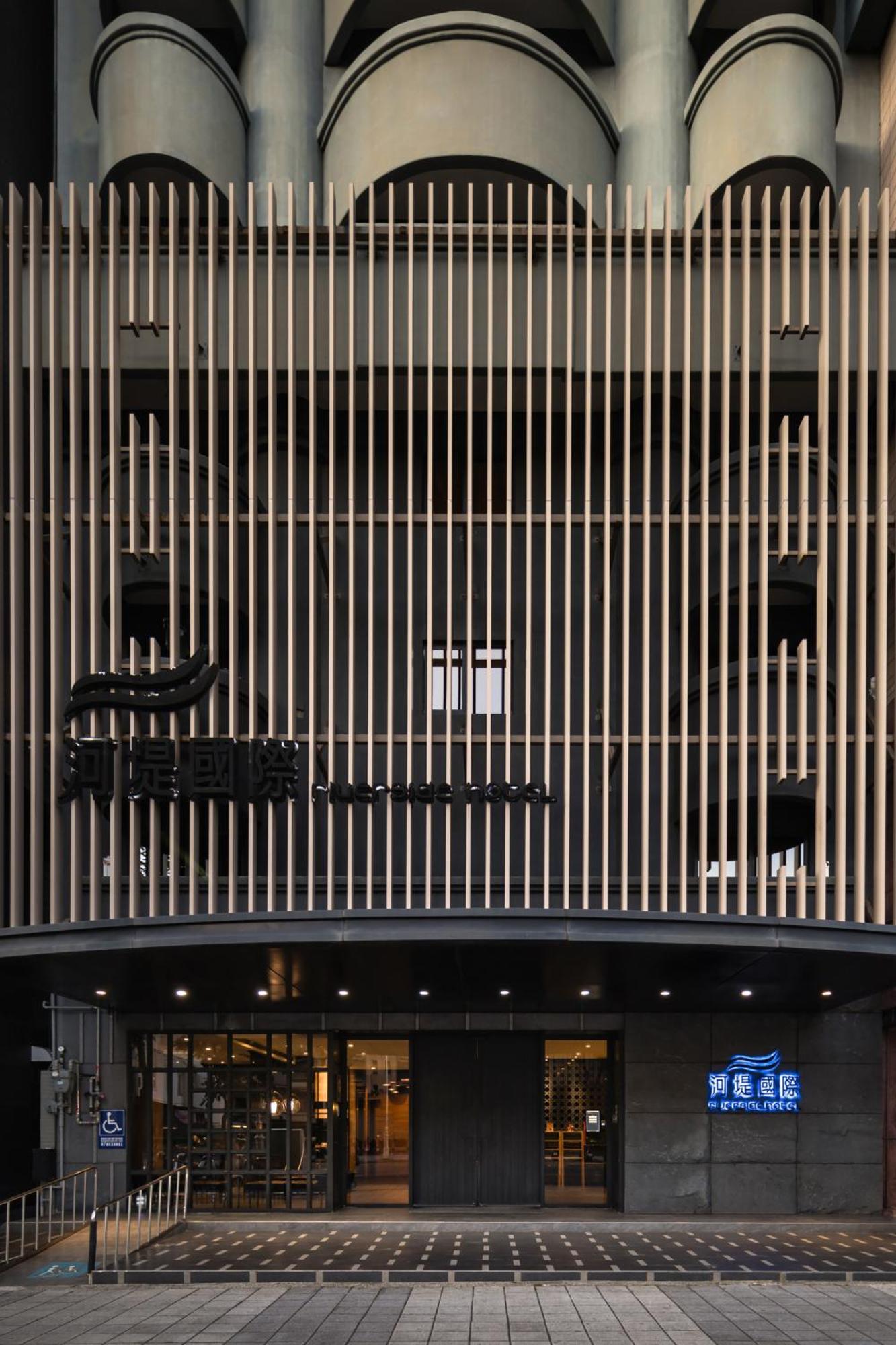 The Riverside Hotel International Kaohsiung Esterno foto