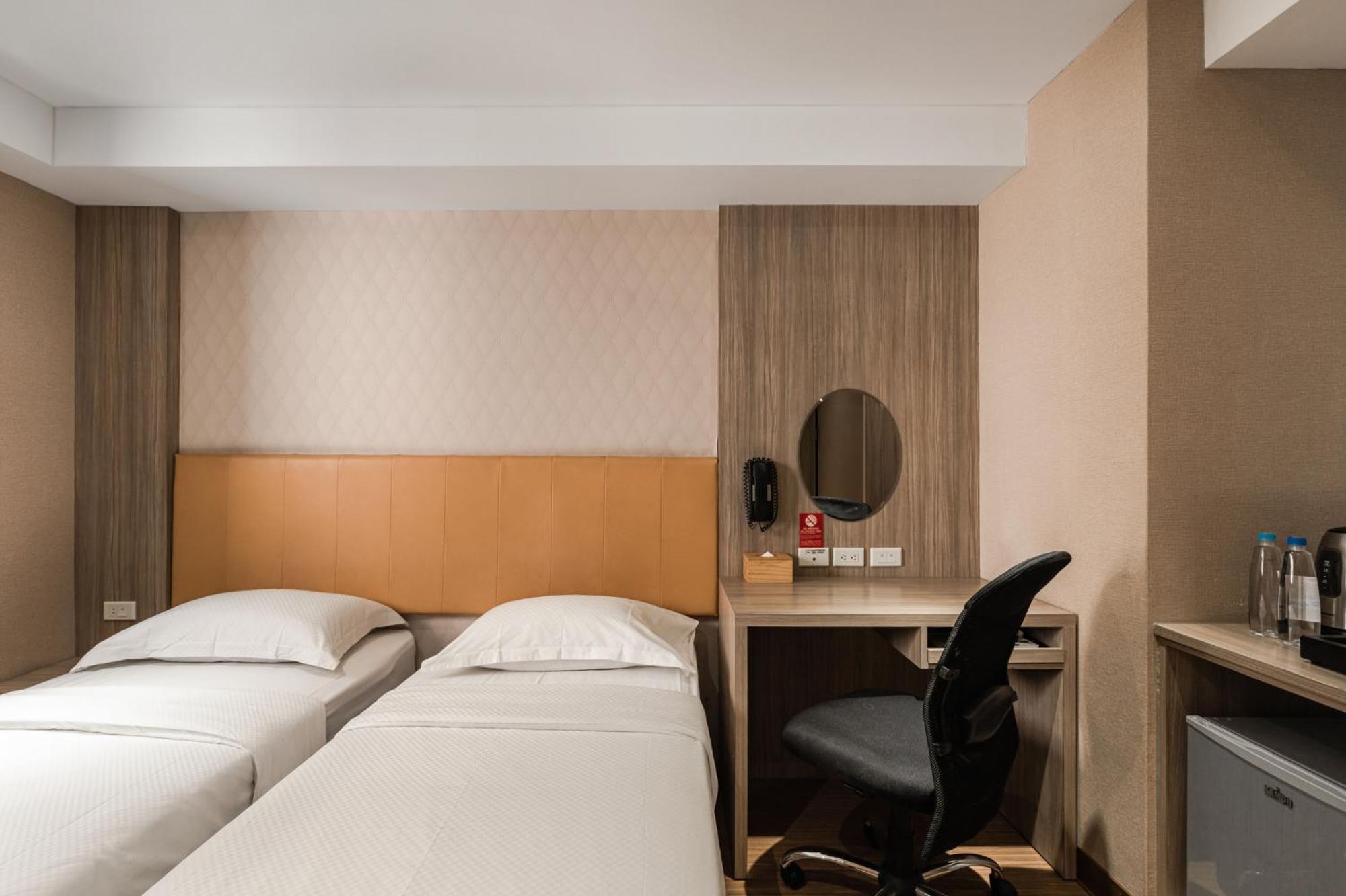 The Riverside Hotel International Kaohsiung Esterno foto