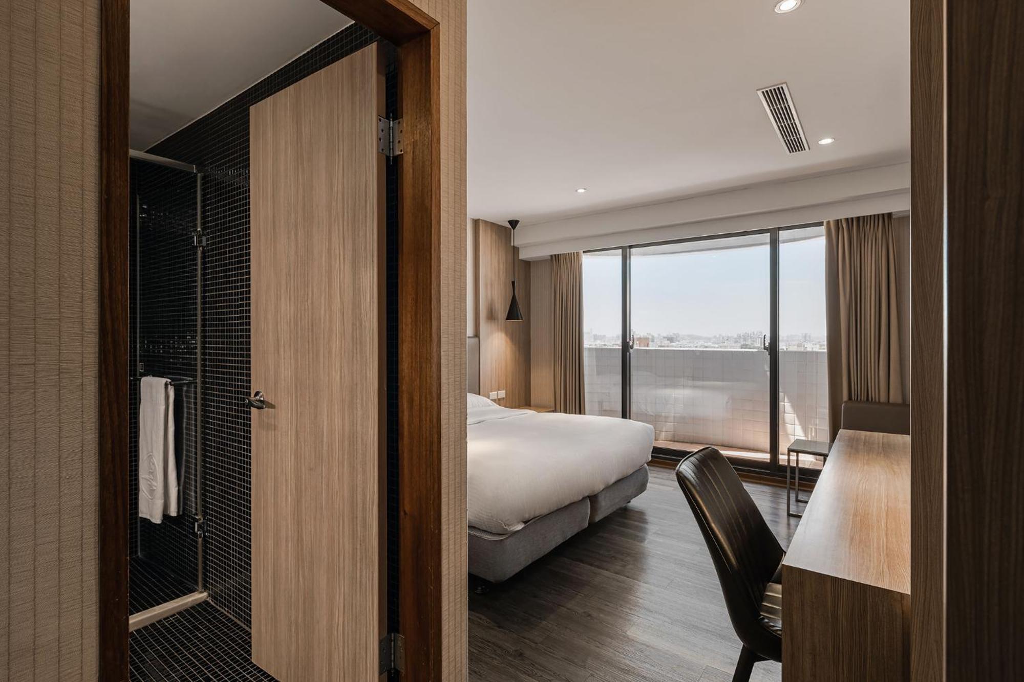 The Riverside Hotel International Kaohsiung Esterno foto
