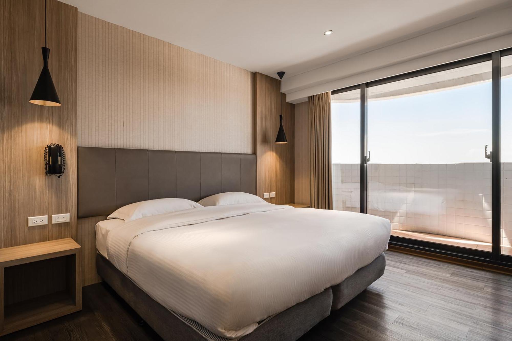 The Riverside Hotel International Kaohsiung Esterno foto