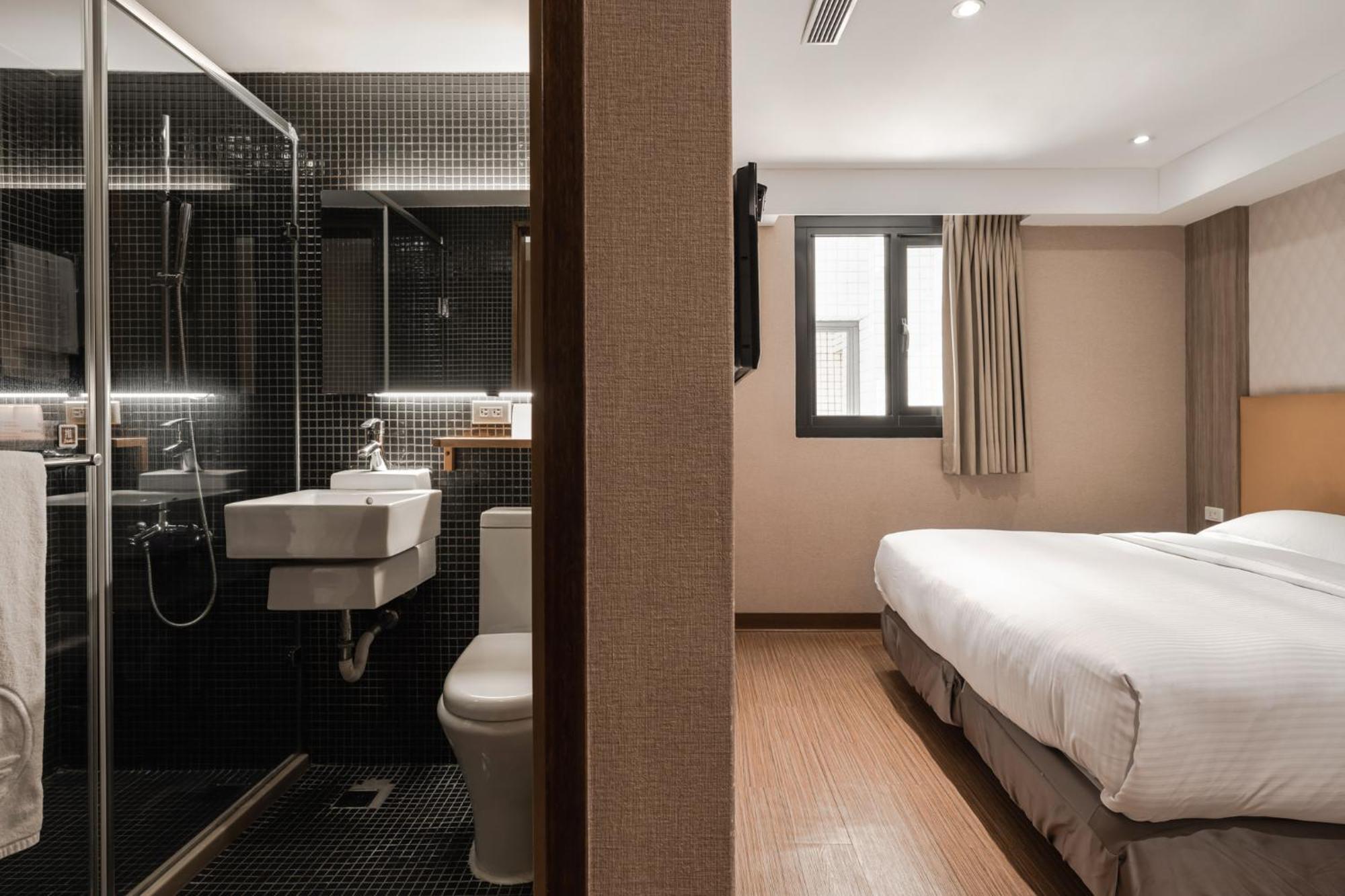 The Riverside Hotel International Kaohsiung Esterno foto