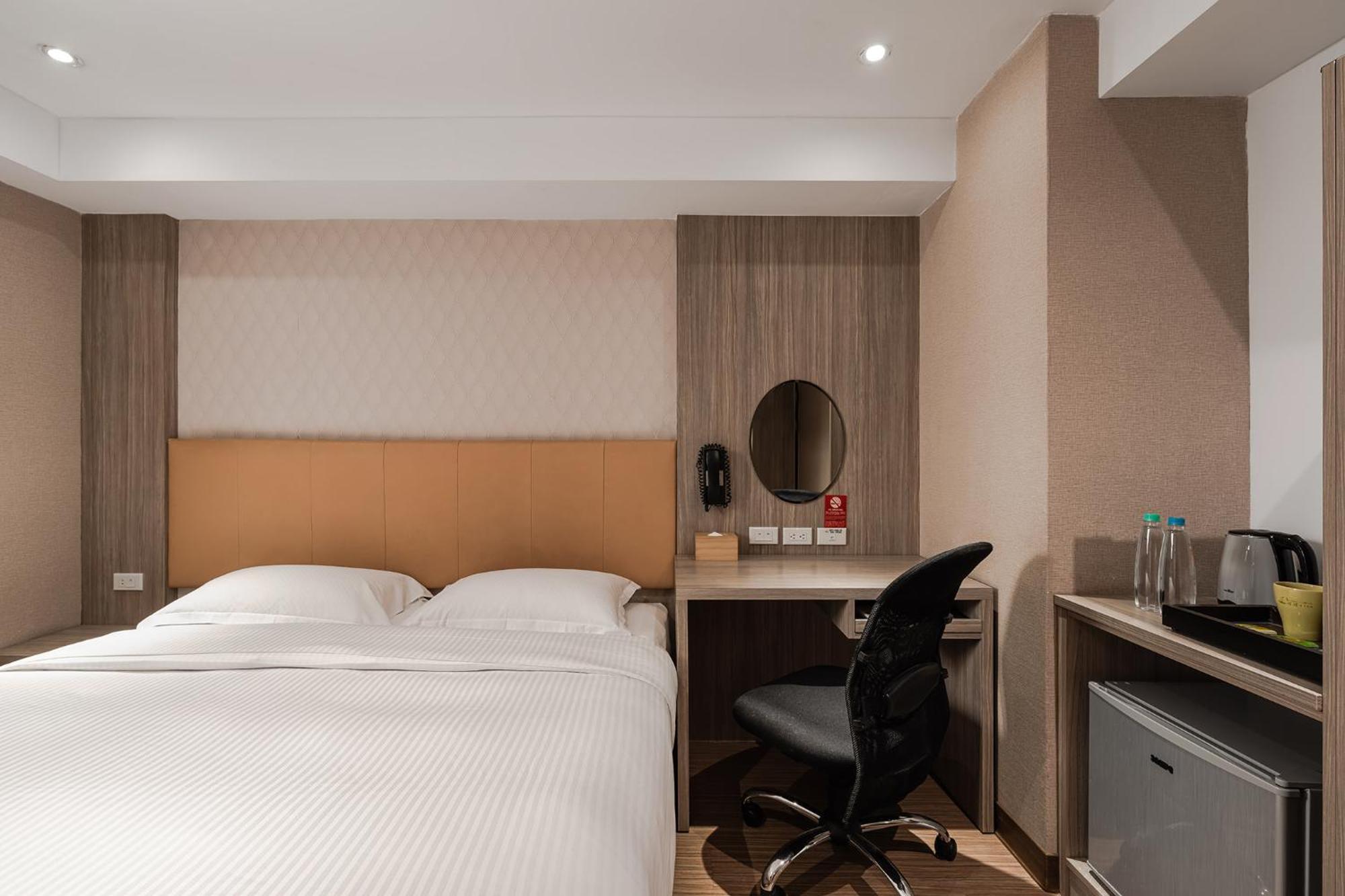 The Riverside Hotel International Kaohsiung Esterno foto