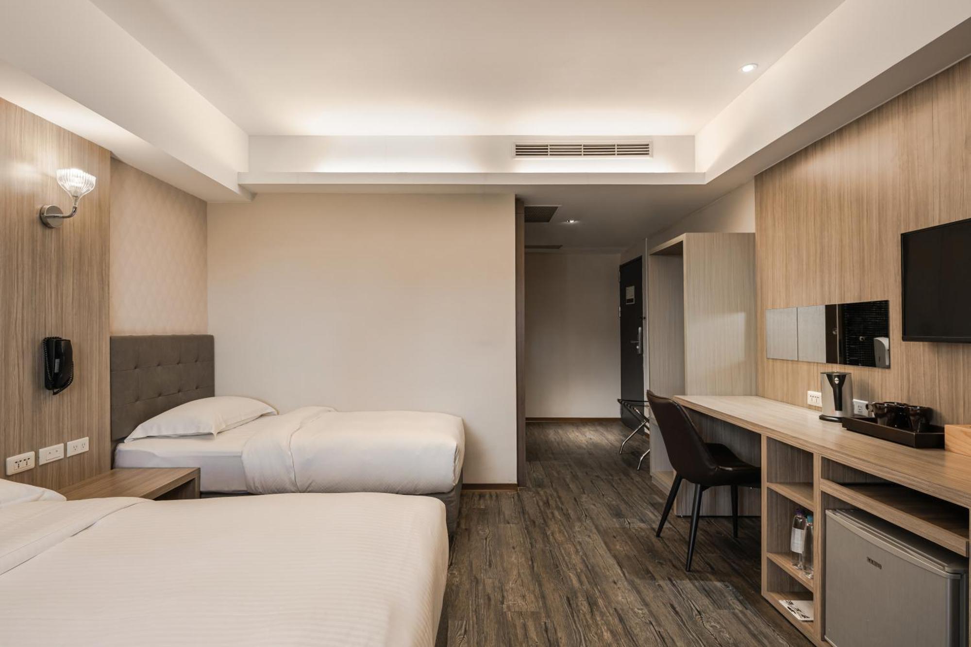 The Riverside Hotel International Kaohsiung Esterno foto