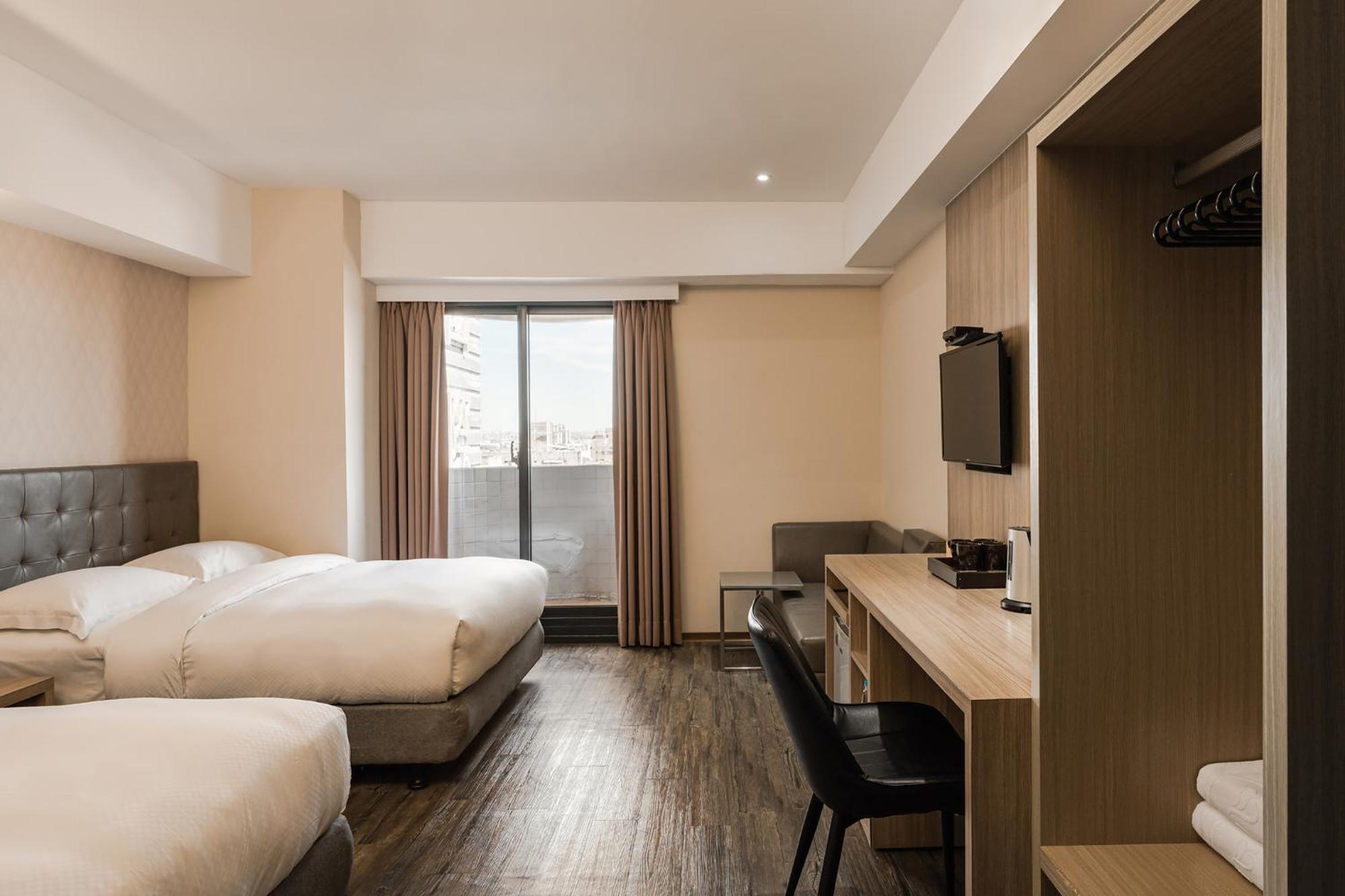 The Riverside Hotel International Kaohsiung Esterno foto