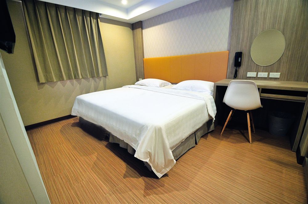 The Riverside Hotel International Kaohsiung Esterno foto