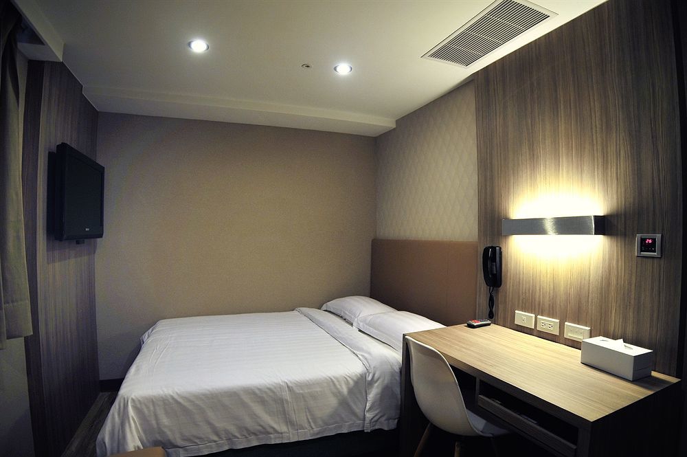 The Riverside Hotel International Kaohsiung Esterno foto