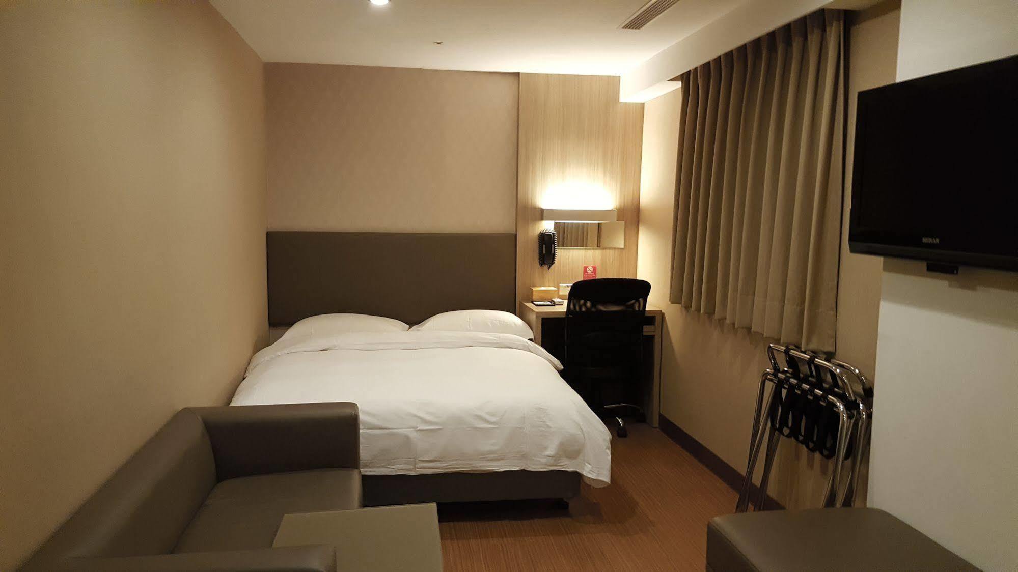 The Riverside Hotel International Kaohsiung Esterno foto